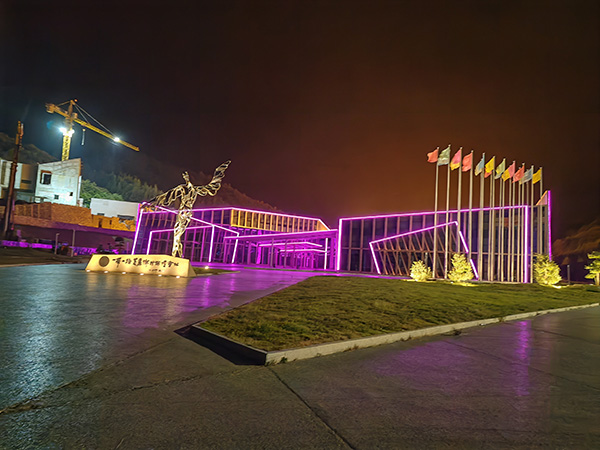 城市亮化是现代城市建设的重要组成部分,它不仅可以美化城市的夜景,还能提升城市的整体形象。随着科技的不断进步,城市亮化也得到了更多的关注和创新。本文将介绍一些关于城市亮化的创意和技术,帮助读者了解城市亮化的重要性以及如何进行武威城市亮化的规划和实施。 城市亮化是现代城市建设的重要组成部分,它不仅可以美化城市的夜景,还能提升城市的整体形象。随着科技的不断进步,城市亮化也得到了更多的关注和创新。本文将介绍一些关于城市亮化的创意和技术,帮助读者了解武威城市亮化的重要性以及如何进行武威城市亮化的规划和实施。